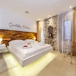 Апартаменты Golden Palace *