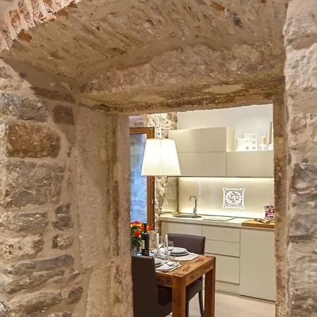 ゴールデン　パレス アパート