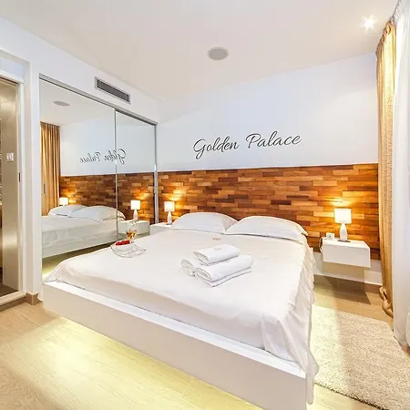 Apartment Golden Palace *