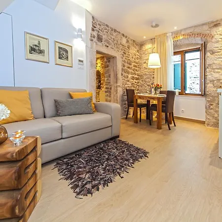 Apartment Golden Palace *