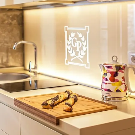 アパート ゴールデン　パレス スプリト