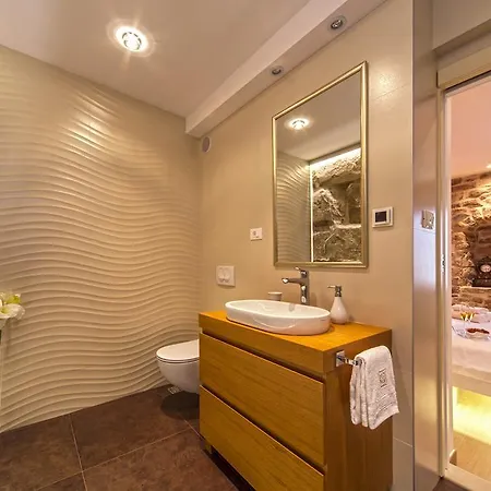 ゴールデン　パレス