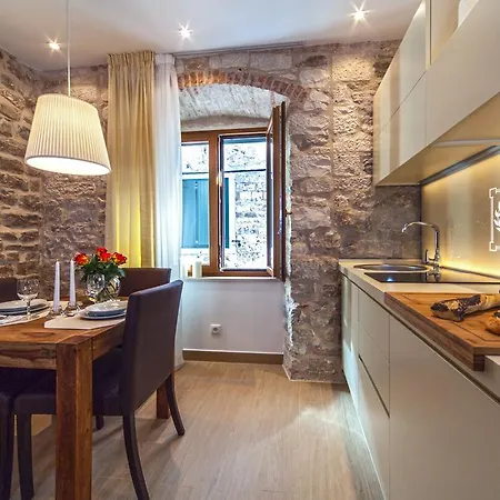 ゴールデン　パレス