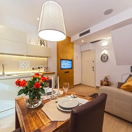 アパート ゴールデン　パレス スプリト