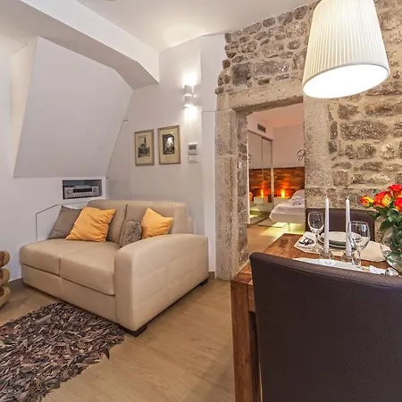 ゴールデン　パレス *