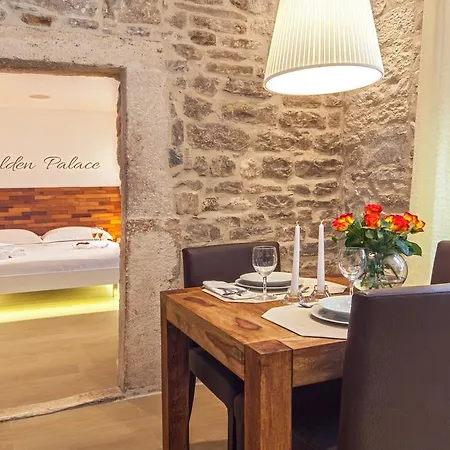 ゴールデン　パレス *